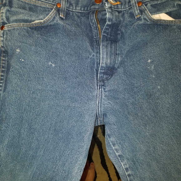 33x32 Wrangler Jean's lightly worn - Picture 5 of 5